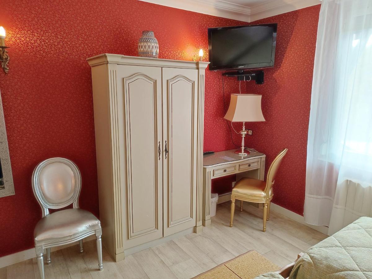 L'Auberge Des Gourmets Hotel Restaurant Le Vaudioux 外观 照片